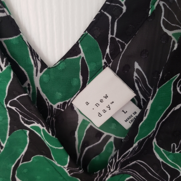 A New Day Leaf Print Blouse - Picture 2 of 3